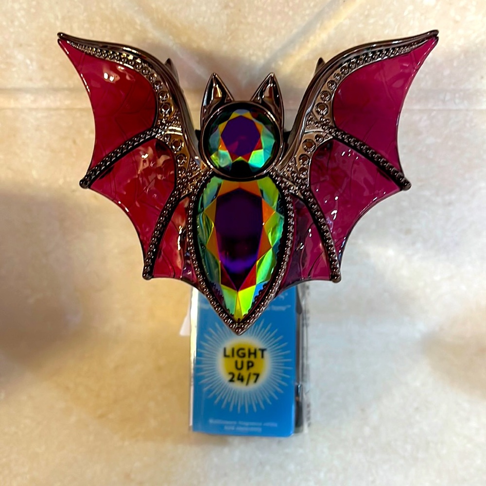 Bath and body works Halloween bat wallflower. Lights up!
